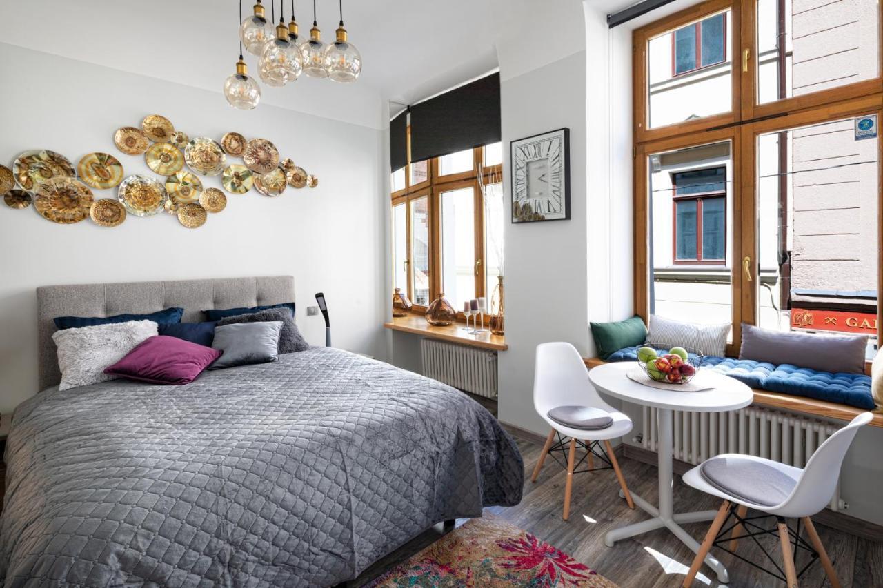 Art Design King Bed Studio Apartment In Old Town Riga Exterior photo